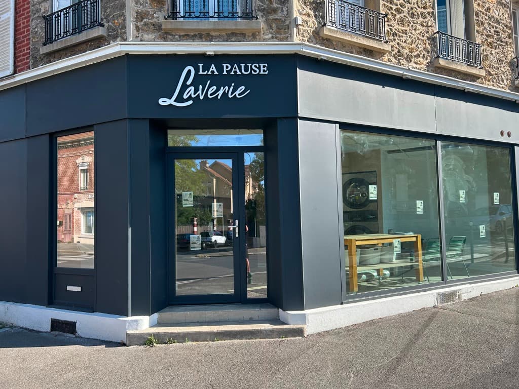 Devanture de La Pause Laverie à Compiègne